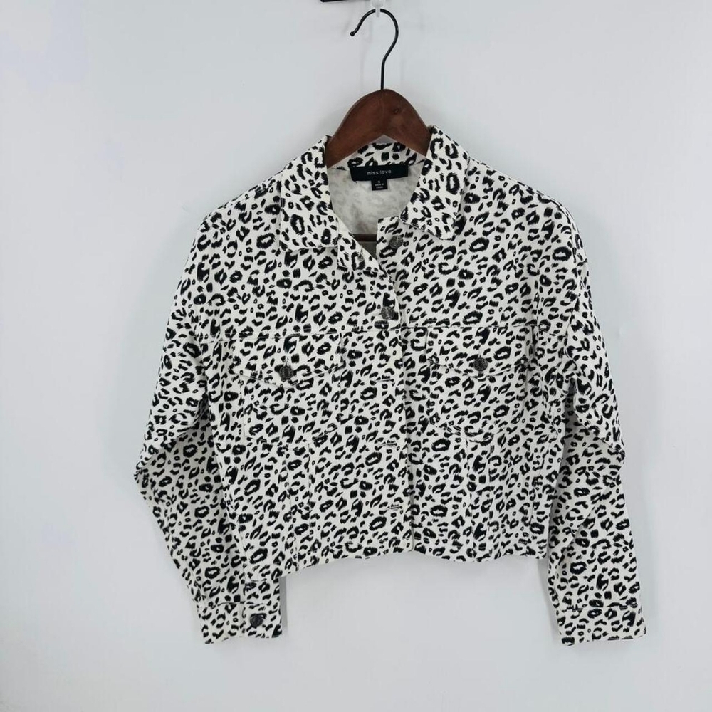 Stylish Black and White Leopard Print Jacket
